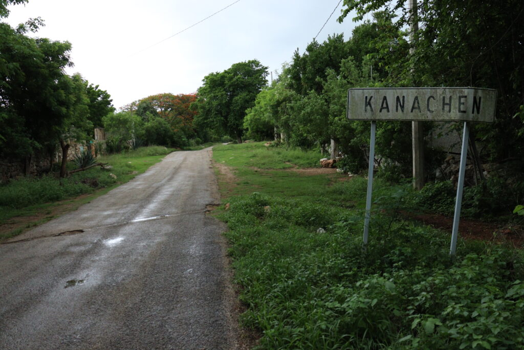 Kanachén es una comisaría que pertenece a Maxcanú, municipio que está a unos 65 kilómetros de Mérida.